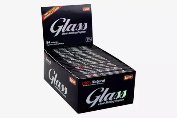 Caja de librillos de papel de fumar marca 'Glass'